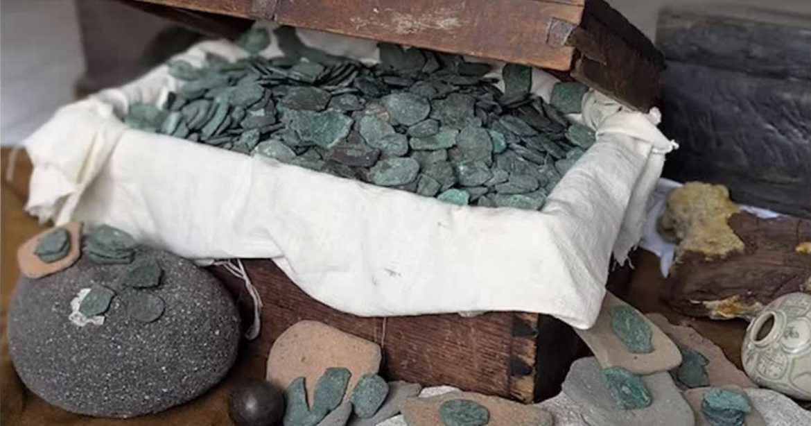 Florida’s Treasure Coast Earns Its Name: Hurricane Wreckage from 1715 Found, Along with Gold, Silver, and Jewels