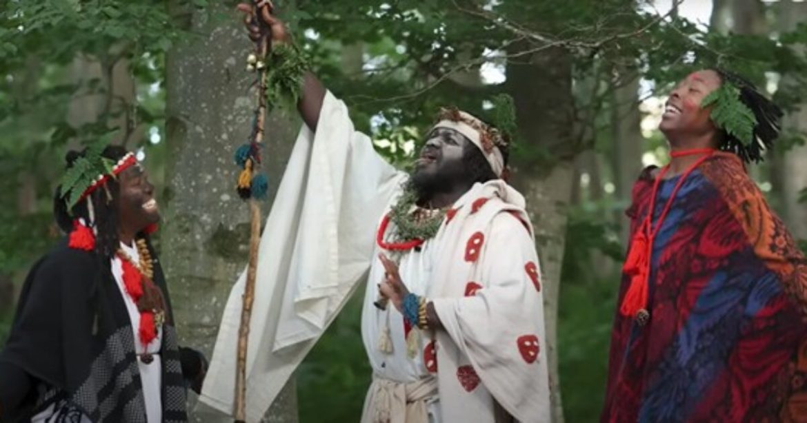 Scottish Police and Immigration Officers Arrest Fake ‘African Tribe’ in the Woods (VIDEOS) Scottish Police and Immigration Officers Arrest Fake ‘African Tribe’ in the Woods (VIDEOS)