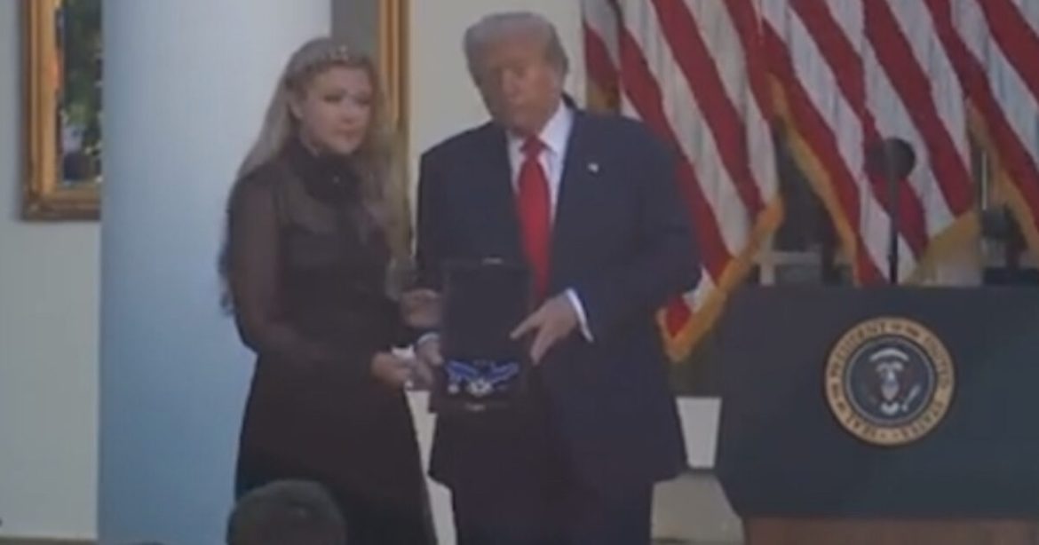 WATCH: Charlie Kirk Posthumously Honored as “A MARTYR FOR TRUTH AND FREEDOM” During White House Ceremony