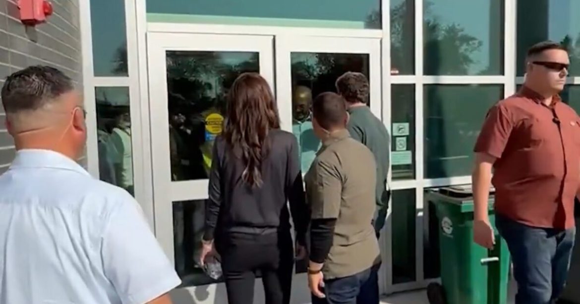 DHS Chief Kristi Noem Barred at the Doors and Screamed at While Trying to Enter Village of Broadview Municipal Building in Illinois (VIDEO) DHS Chief Kristi Noem Barred at the Doors and Screamed at While Trying to Enter Village of Broadview Municipal Building in Illinois (VIDEO)