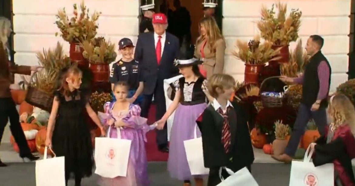 President Trump and First Lady Melania Hand Out Candy to Trick-Or-Treaters at White House Halloween Celebration (VIDEO) President Trump and First Lady Melania Hand Out Candy to Trick-Or-Treaters at White House Halloween Celebration (VIDEO)