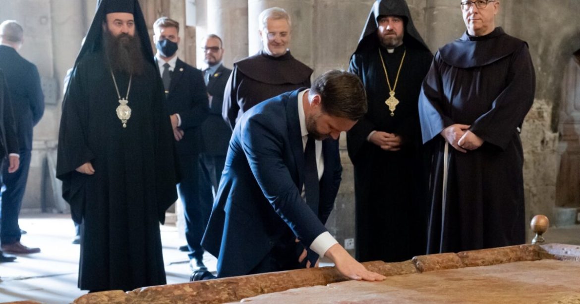 Vice President Vance Visits Church of Holy Sepulchre in Jerusalem Accompanied by Armenian, Greek, and Latin Patriarchates – Prays Where Christ’s Body Was Annointed
