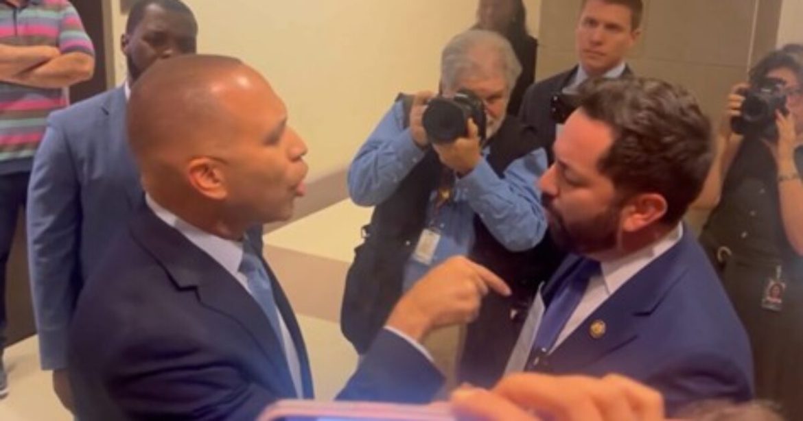 “Why Don’t You Keep Your Mouth Shut…You’re Embarrassing Yourself” – An Unhinged Hakeem Jeffries SNAPS at GOP Congressman During Nasty Argument in Hallway (VIDEO) “Why Don’t You Keep Your Mouth Shut…You’re Embarrassing Yourself” – An Unhinged Hakeem Jeffries SNAPS at GOP Congressman During Nasty Argument in Hallway (VIDEO)