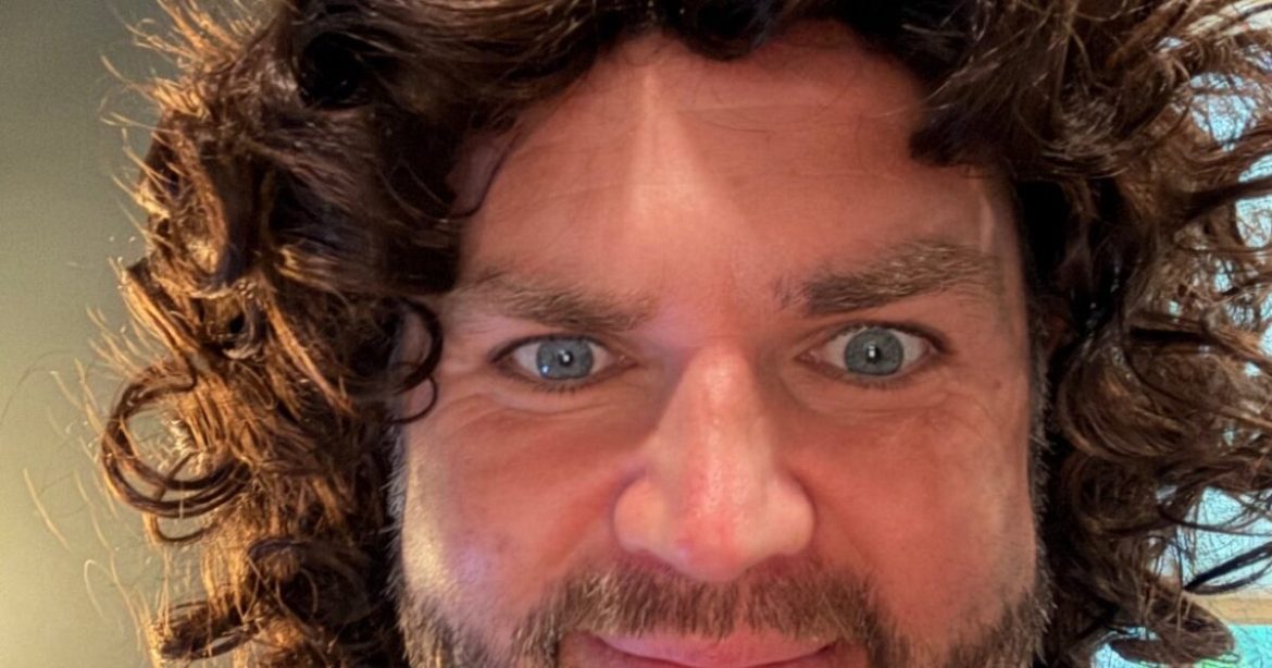 JD Vance Sets Internet Ablaze After He Dresses Up as His Own Meme For Halloween (VIDEO) JD Vance Sets Internet Ablaze After He Dresses Up as His Own Meme For Halloween (VIDEO)