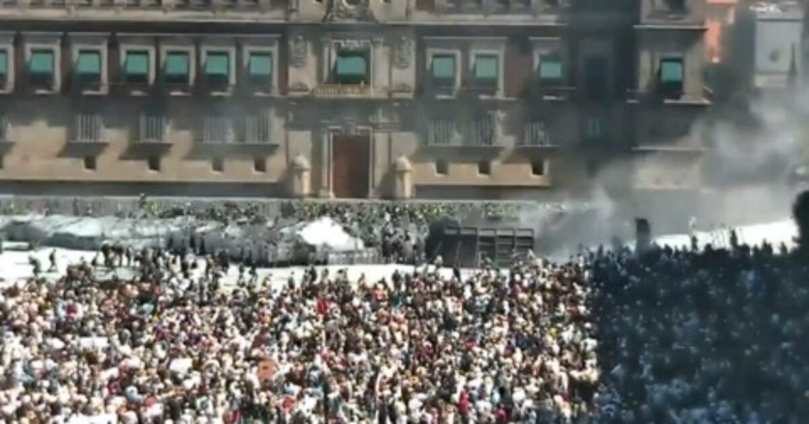 “¡Viva la Revolución! Massive Riot Explodes in Mexico City as THOUSANDS of Furious Young Protesters Fed Up with Cartel-Coddling Leftist President STORM Presidential Palace, Leaving Over 100 Injured (VIDEOS)