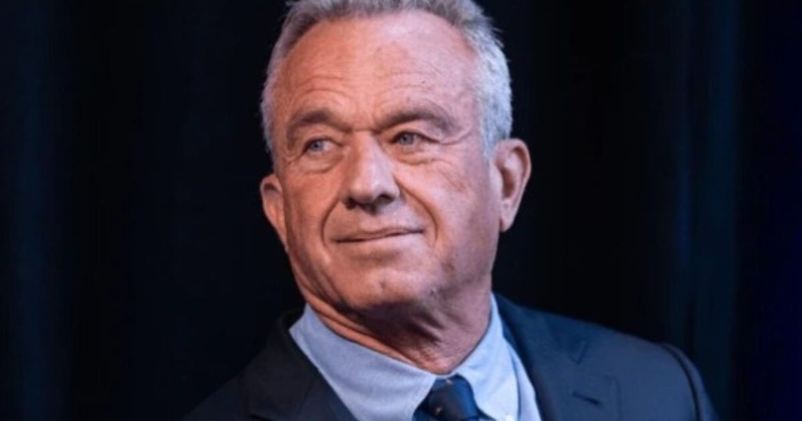 WAYNE ROOT: CHEMTRAILS: We All See It. We All Know It’s Happening. We’re All Concerned. We Want President Trump and RFK Jr. to Address This Crisis. And Then Ban the Chemtrails in Our Skies.