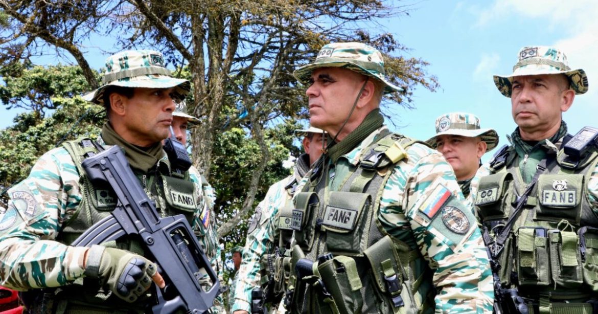 Venezuela Conducts Military Drills, Mobilizes Militia to Defend Against US Aircraft Carrier