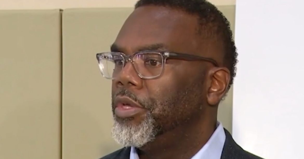 Bloody Christmas in Democrat-Run Chicago: At Least 8 Shot, One Fatally, as Crime Wave Continues Under Liberal Leadership