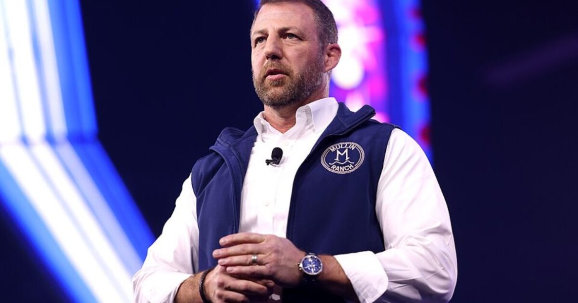 “He’s Literally Killing Kids in Front of Us”: Sen. Markwayne Mullin ERUPTS After ‘Grinch’ Bernie Sanders Blocks Bipartisan Bill to Help Children With Cancer