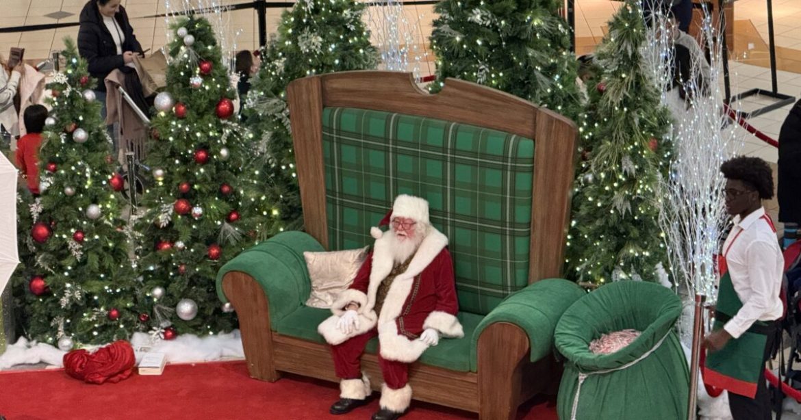 Economic Crunch Hitting Santa Clause, as Children No Longer Play with Toys