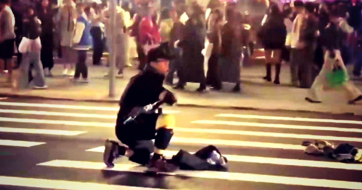 BREAKING – SHOCK VIDEO: Man in Taiwan Smoke Bombs Train Station and Goes Out on a Stabbing Rampage – Kills 3 People Before Reportedly Jumping to His Death From Department Store