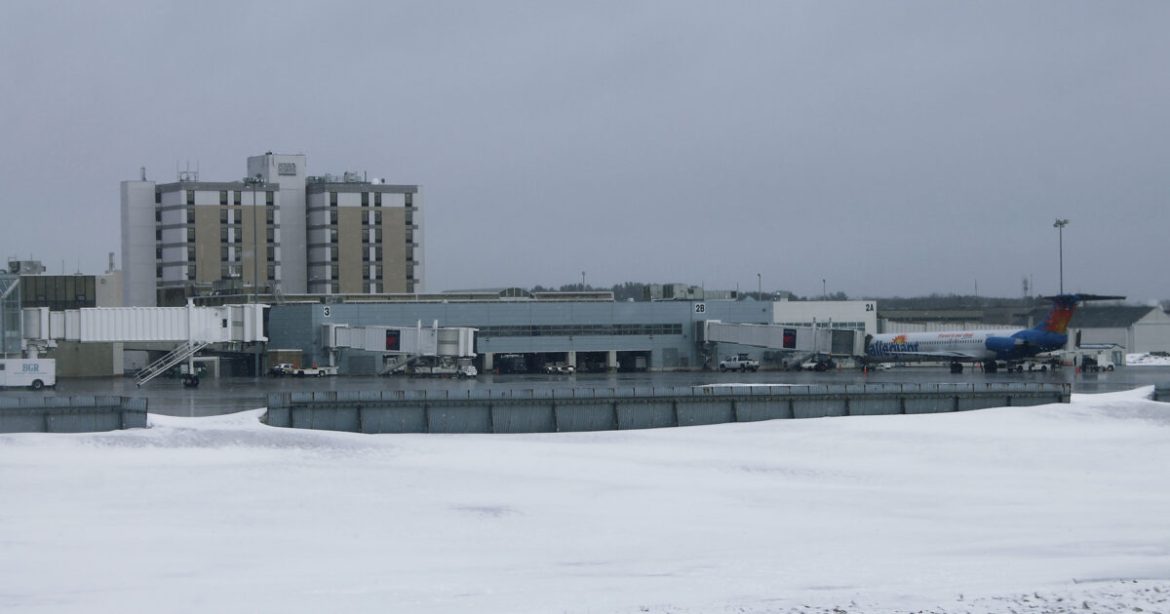 Private Jet Crashes in Maine With Eight People on Board as Storms Batter East Coast (VIDEO)