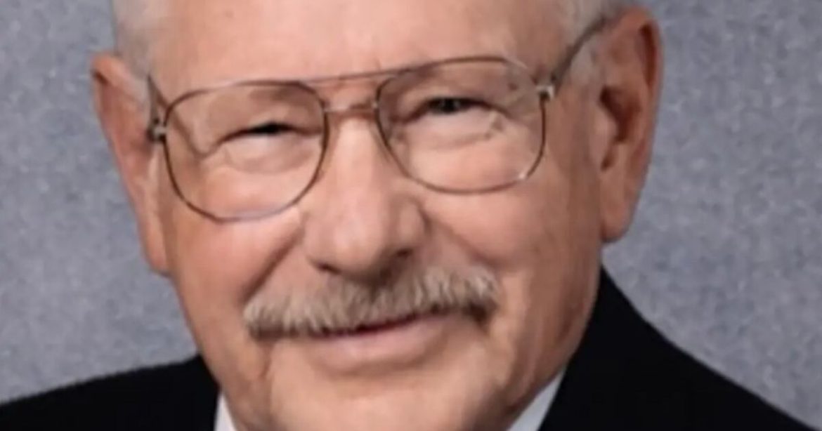 Body Found on Washington Beach Identified as Former Oregon Mayor Who Disappeared Nearly 20 Years Ago