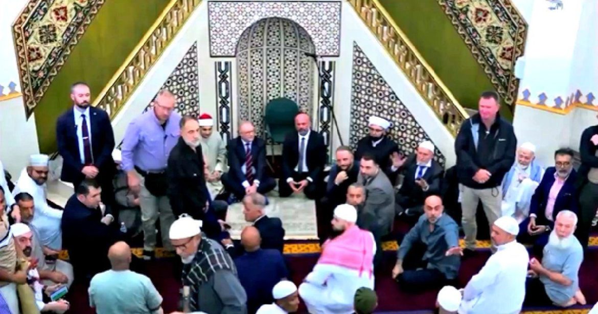 WATCH: Australian Prime Minister Insulted, Forced Out of Mosque by Furious Muslims