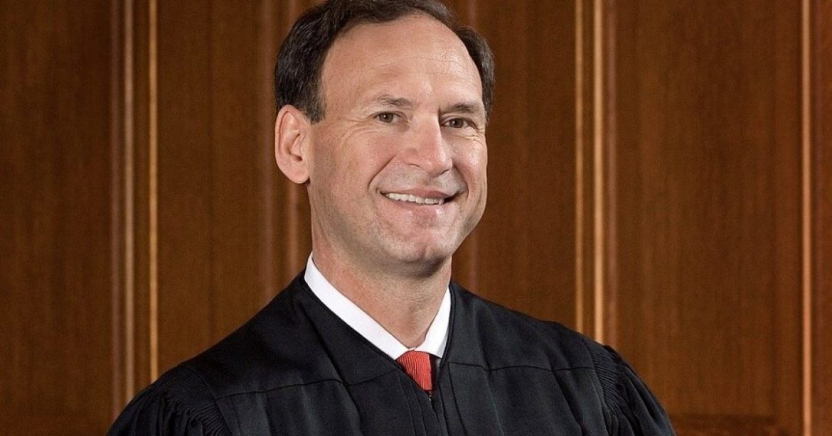 Justice Samuel Alito SCHOOLS Left-Wing Lawyer, Sonia Sotomayor, and Ketanji Brown Jackson on the Proper Use of Prepositions in Major Border Case